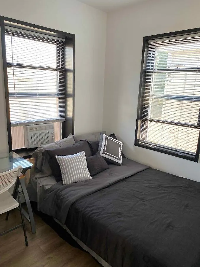 145 St Queens Near Jfk, Lga, & Citi Field, Free Parking In The Backyard 646-667-6696 ニューヨーク アパート