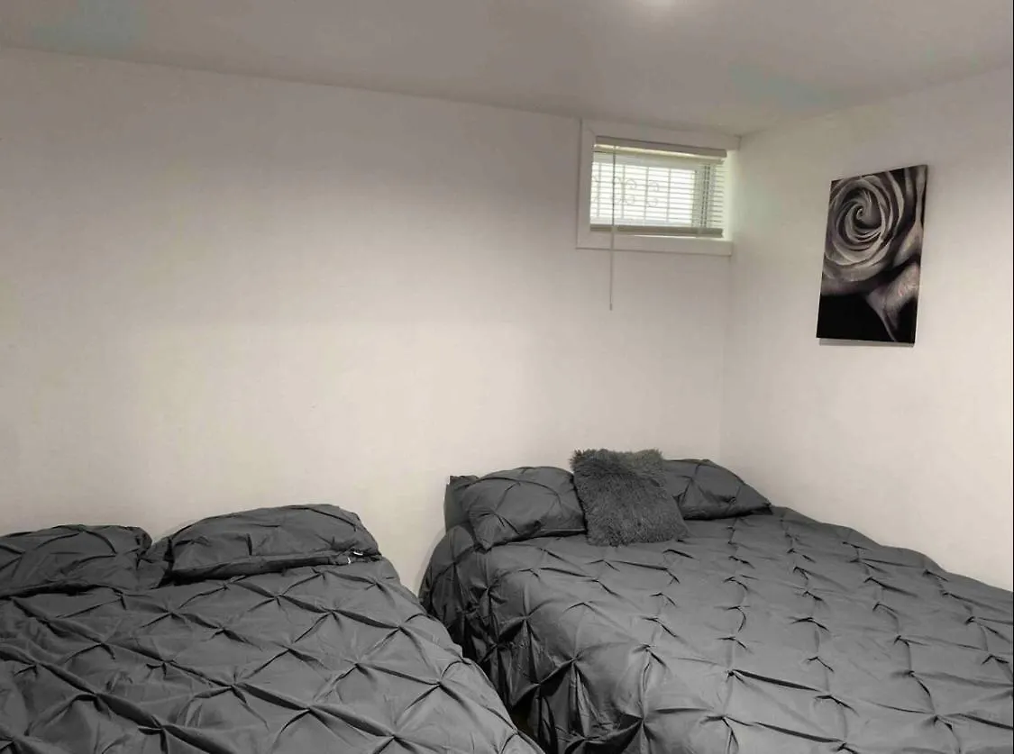 145 St Queens Near Jfk, Lga, & Citi Field, Free Parking In The Backyard 646-667-6696 ニューヨーク アパート