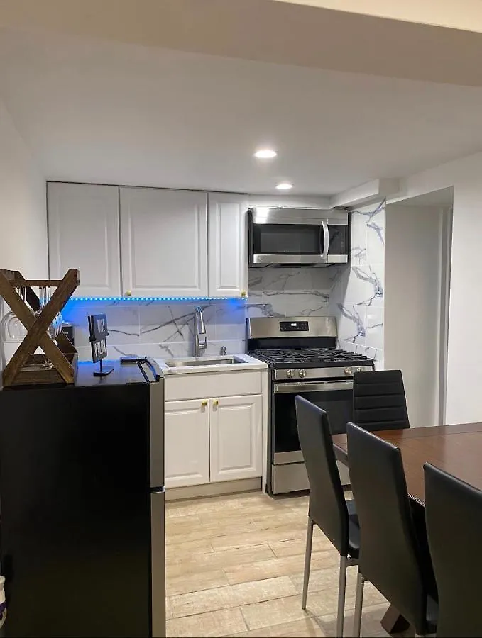 アパート 145 St Queens Near Jfk, Lga, & Citi Field, Free Parking In The Backyard 646-667-6696 ニューヨーク 米国